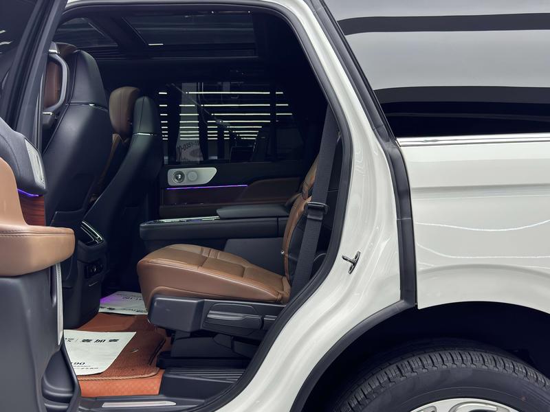 Lincoln Navigator, 2023 — фото 11 из 12
