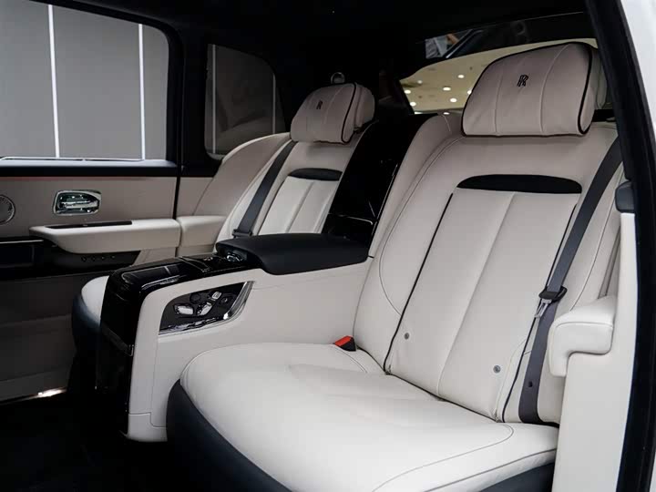 Rolls-Royce Cullinan, 2022 — фото 7 из 9