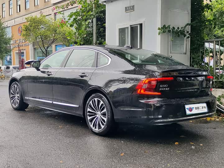 Volvo S90 Hybrid, 2023 — фото 4 из 9