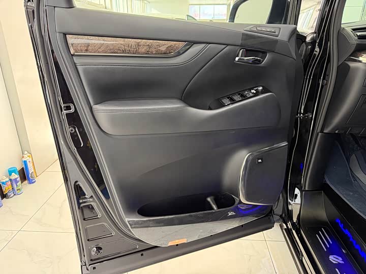 Toyota Alphard, 2022 — фото 5 из 9