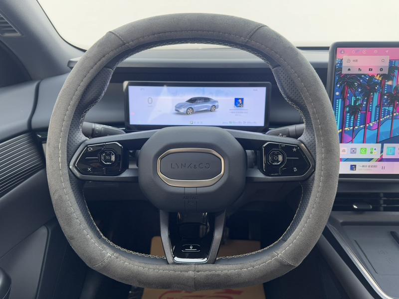 Lynk & Co 07 EM-P Hybrid, 2024 — фото 9 из 12