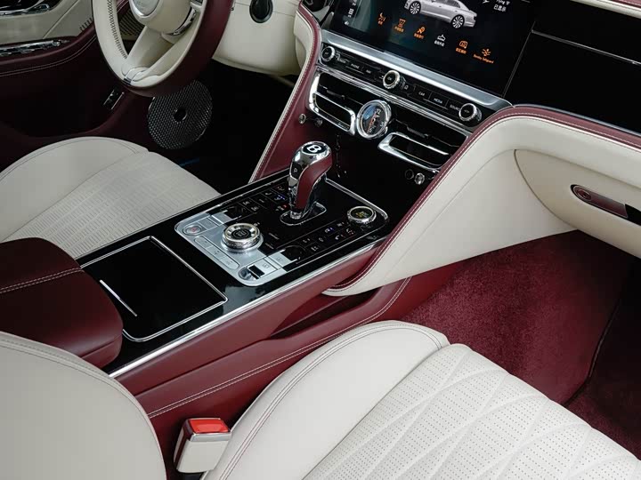 Bentley Flying Spur, 2023 — фото 4 из 9