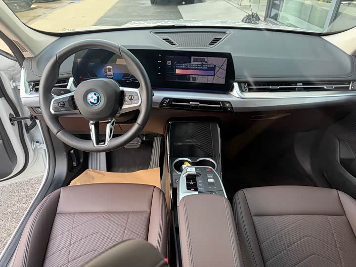 BMW iX1, 2025 — фото 5 из 9