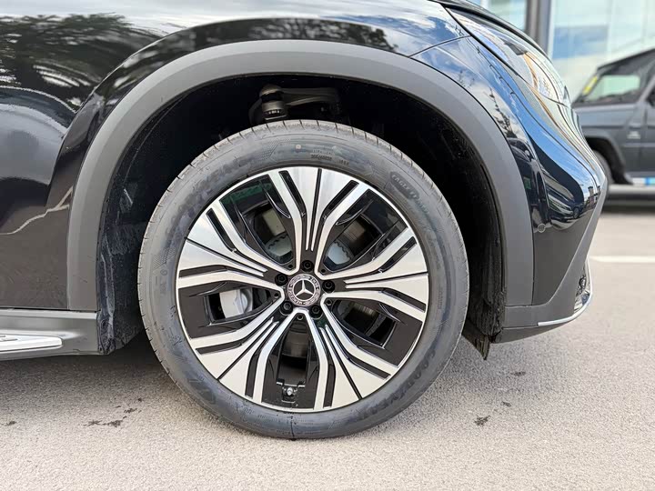 Mercedes-Benz EQE SUV, 2025 — фото 6 из 9