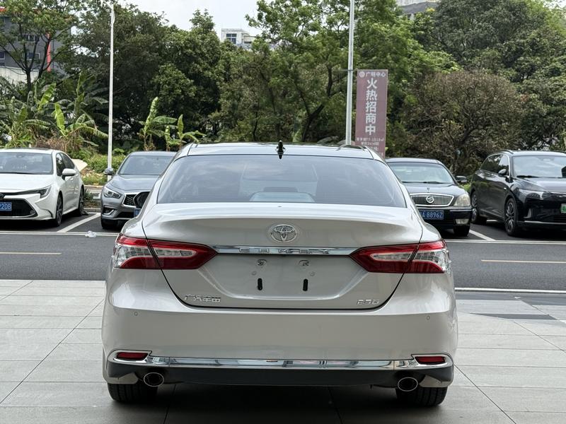 Toyota Camry, 2023 — фото 5 из 12