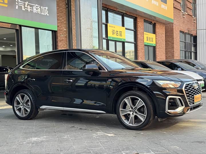 Audi Q5L Sportback, 2022 — фото 3 из 9