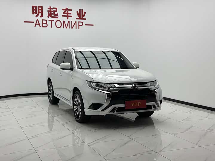 Mitsubishi Outlander, 2023 — фото 3 из 9