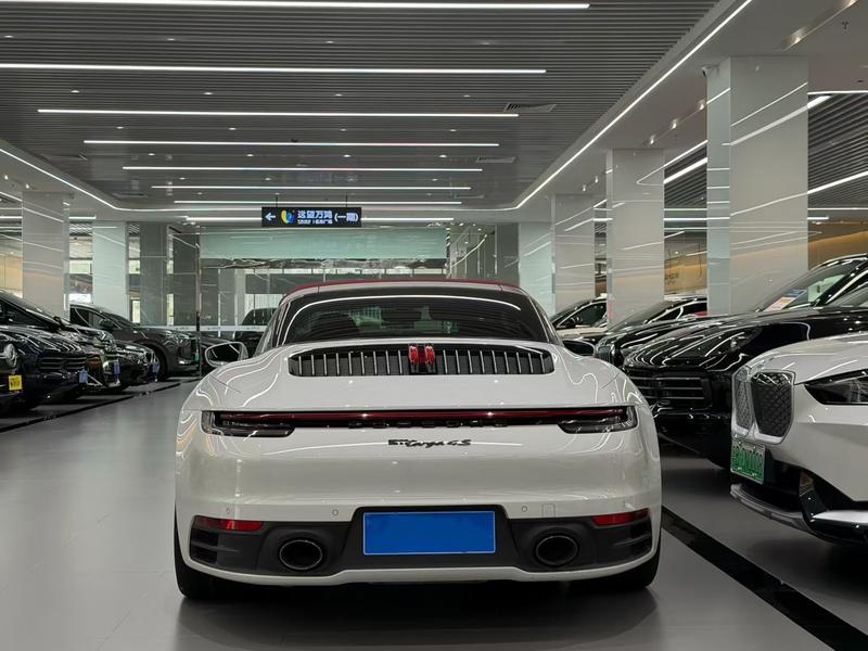 Porsche 911, 2021 — фото 5 из 10