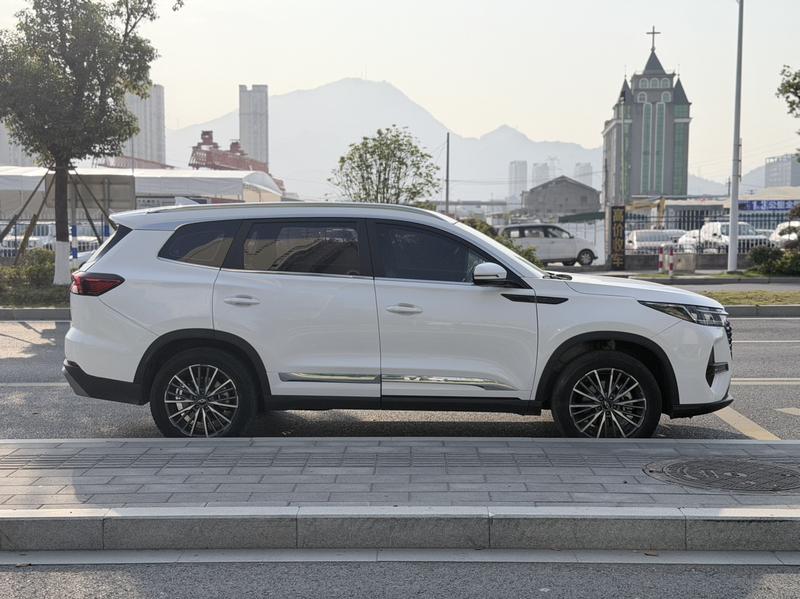 Chery Tiggo 8 Pro, 2023 — фото 8 из 12