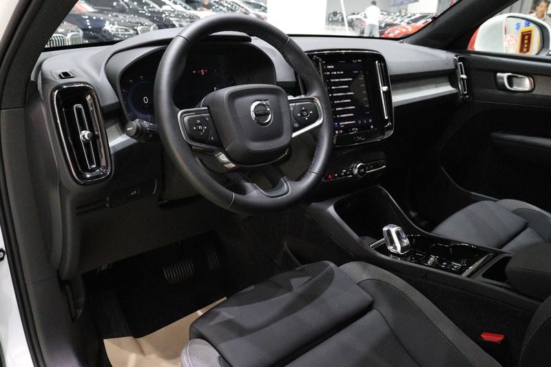 Volvo XC40, 2023 — фото 7 из 12