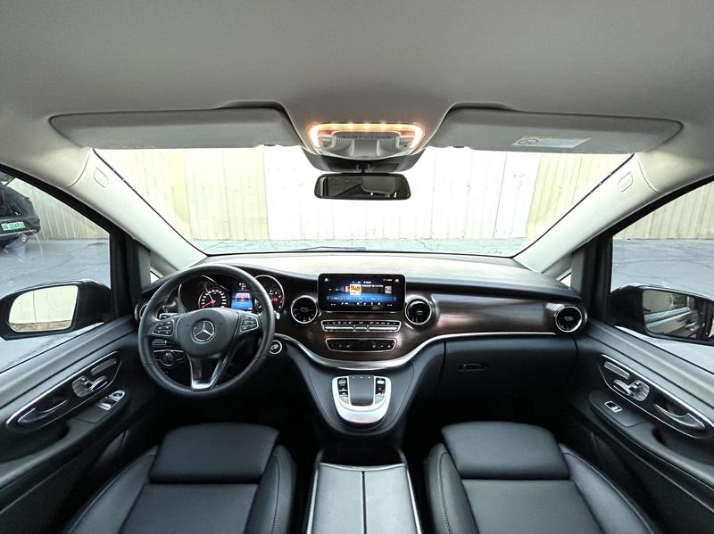 Mercedes-Benz V-Class, 2023 — фото 7 из 10