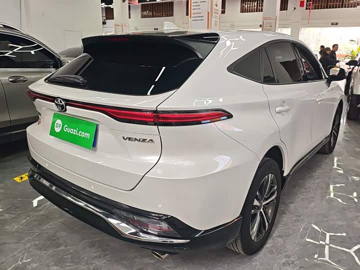 Toyota Venza, 2023 — фото 7 из 9