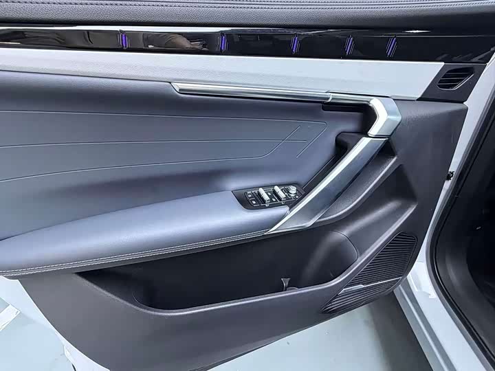 Geely Atlas L, 2024 — фото 5 из 9