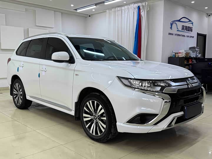 Mitsubishi Outlander, 2021 — фото 3 из 9