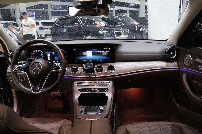 Mercedes-Benz E-Class, 2022 — фото 8 из 12