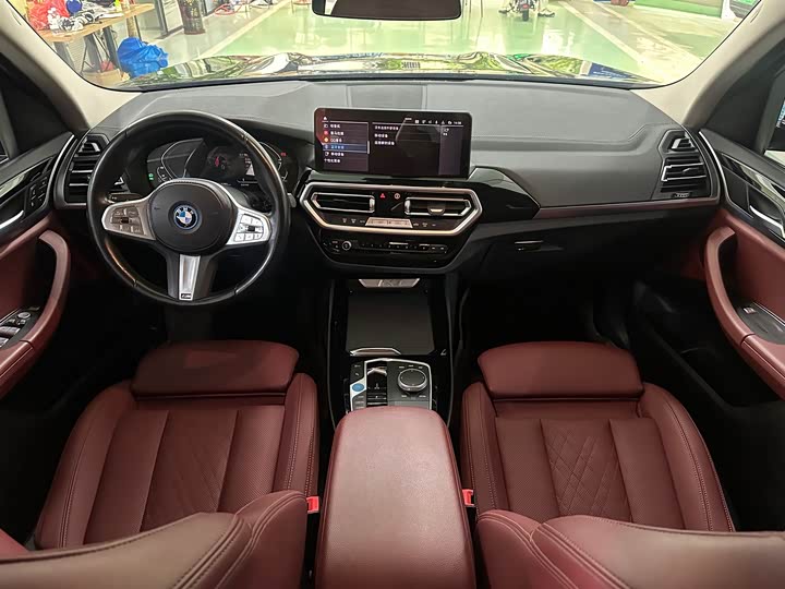 BMW iX3, 2023 — фото 6 из 9