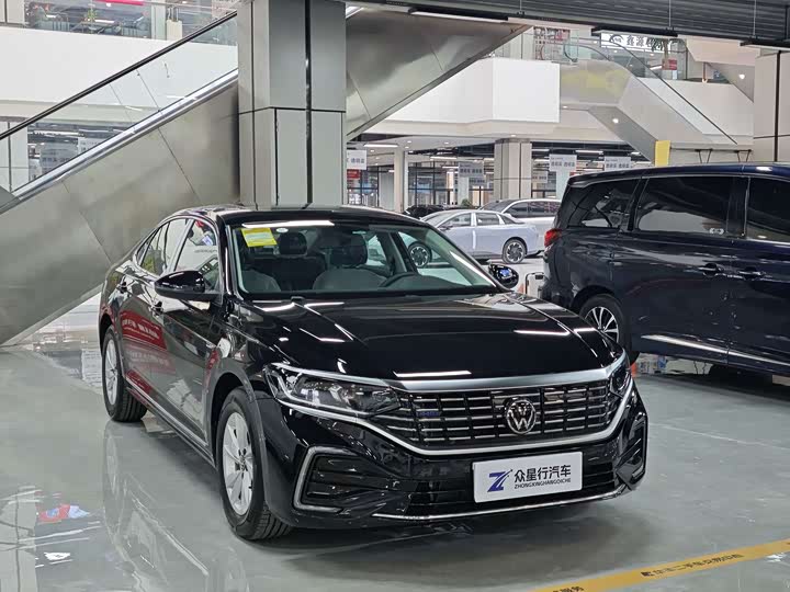 Volkswagen Passat Hybrid, 2025 — фото 3 из 9