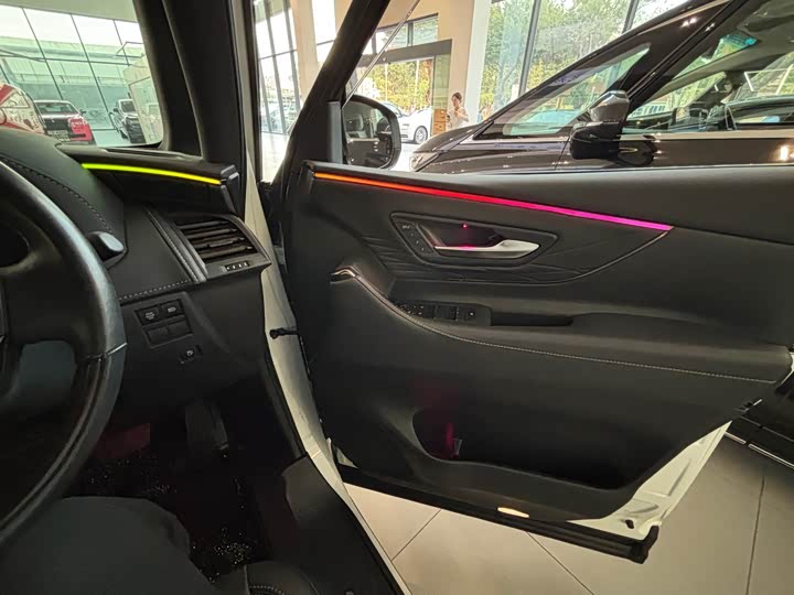 Toyota Alphard, 2025 — фото 9 из 10