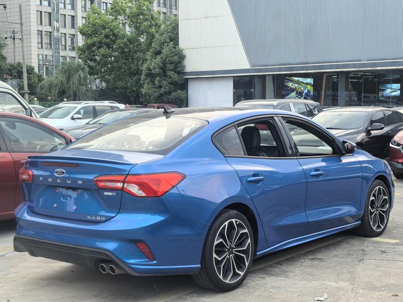Ford Focus, 2021 — фото 4 из 10