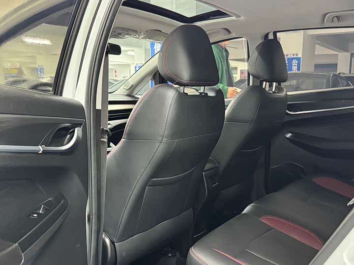 Geely Vision X3, 2022 — фото 6 из 9