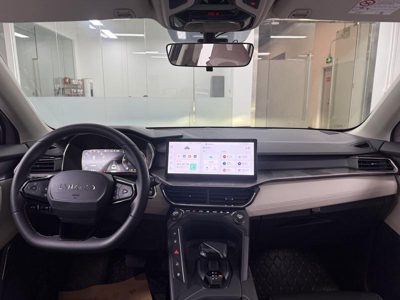 Lynk & Co 06 EM-P Hybrid, 2023 — фото 6 из 12