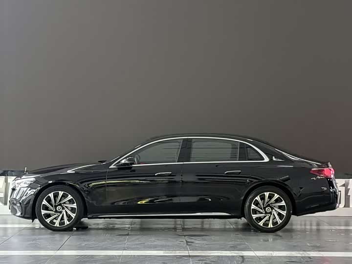 Mercedes-Benz E-Class, 2024 — фото 5 из 9