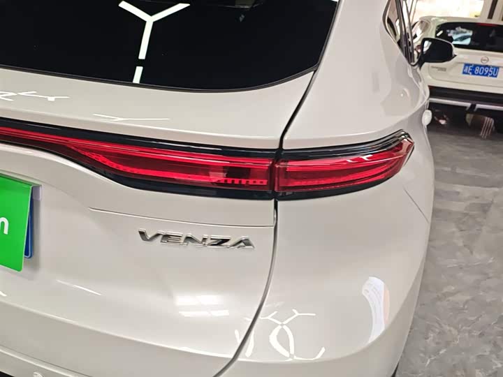 Toyota Venza, 2023 — фото 8 из 9