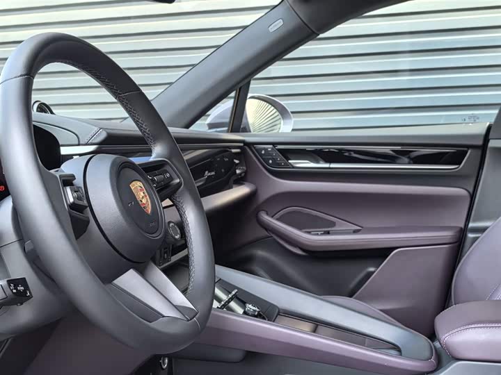 Porsche Macan EV, 2025 — фото 9 из 9