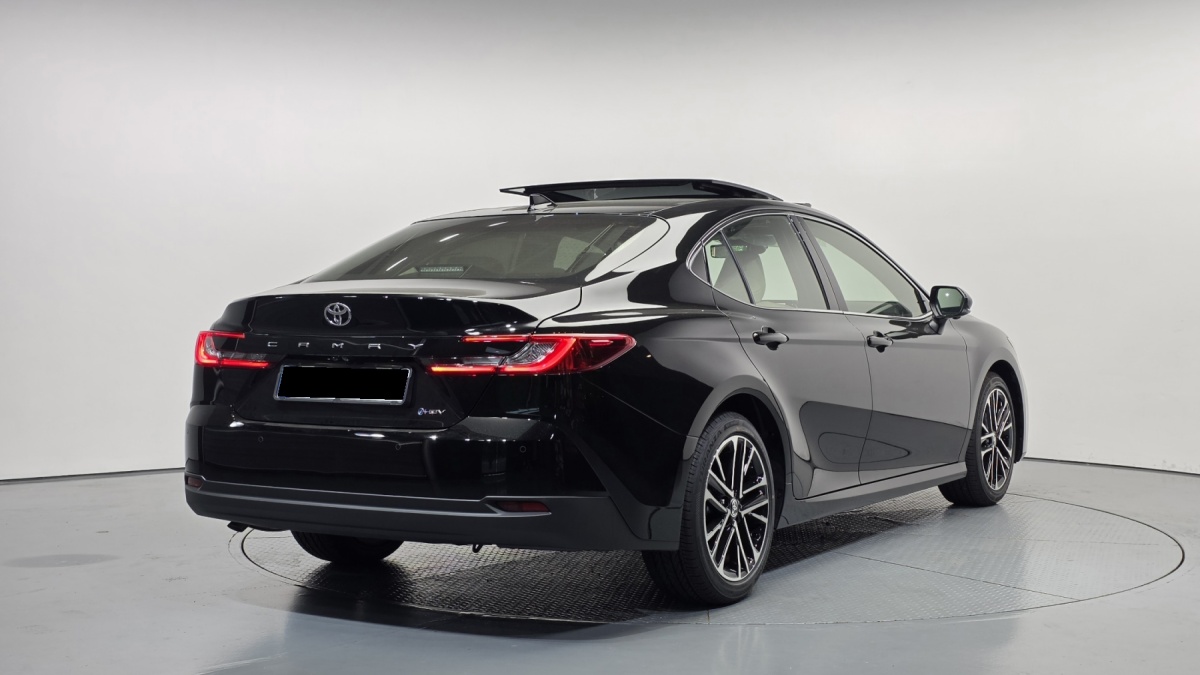 Toyota Camry, 2026 — фото 2 из 12
