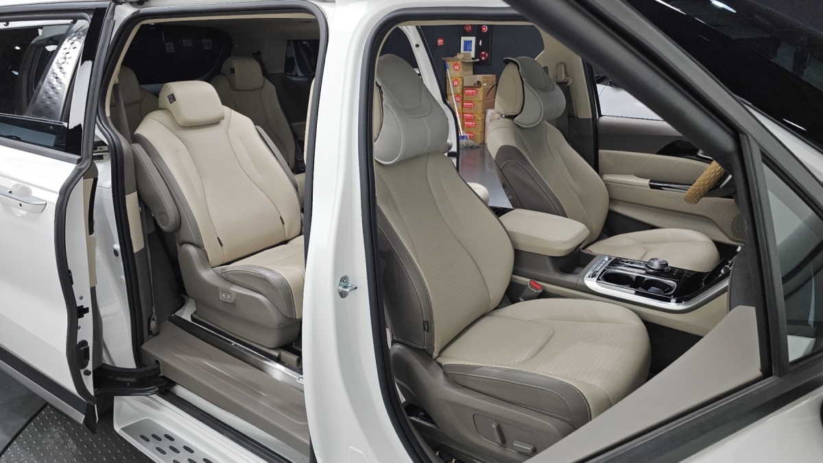 Kia Carnival, 2022 — фото 11 из 12