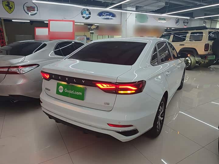 Geely Emgrand, 2024 — фото 7 из 9