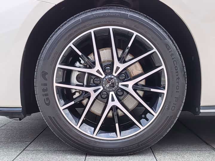 BYD Seal 07 DM-i Hybrid, 2024 — фото 8 из 9