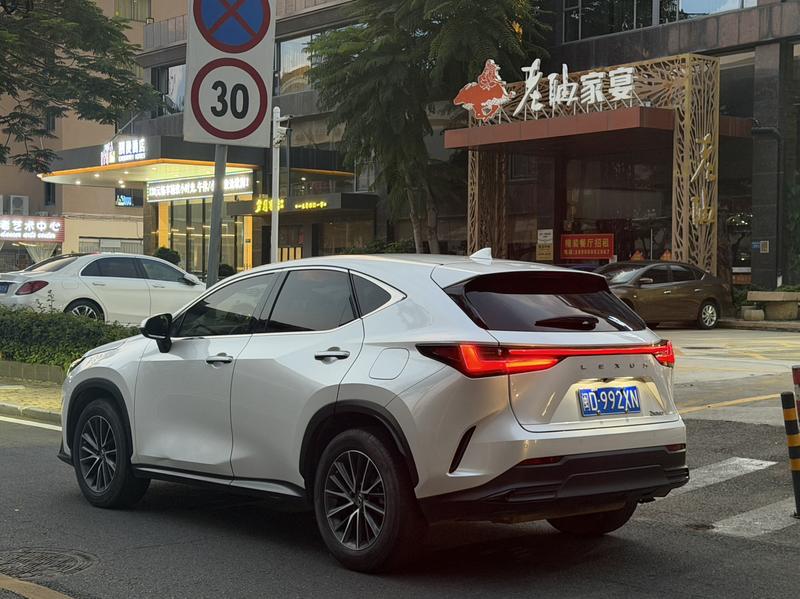 Lexus NX, 2022 — фото 4 из 11