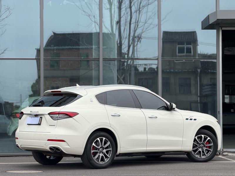 Maserati Levante, 2022 — фото 4 из 12