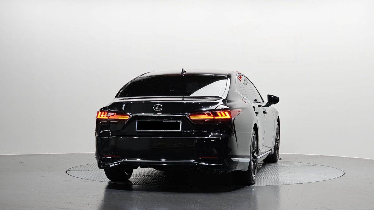 Lexus LS, 2022 — фото 4 из 12