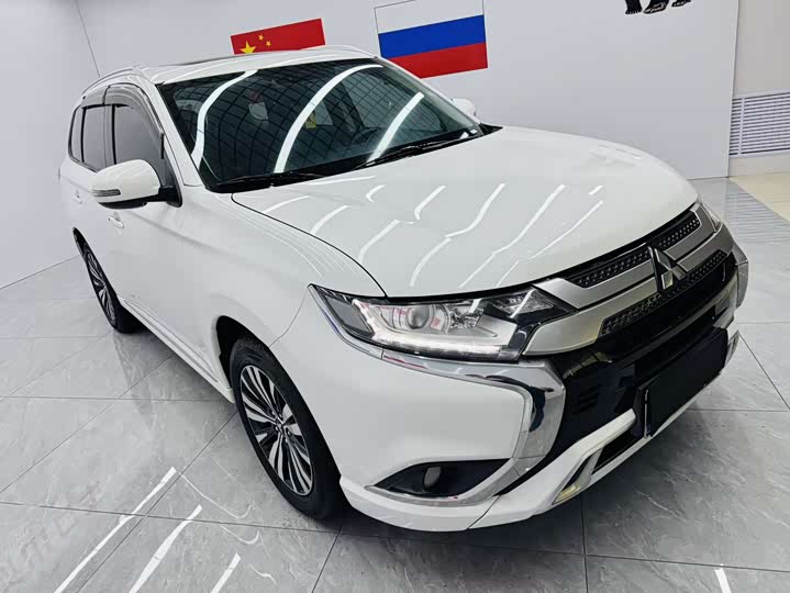 Mitsubishi Outlander, 2021 — фото 3 из 9