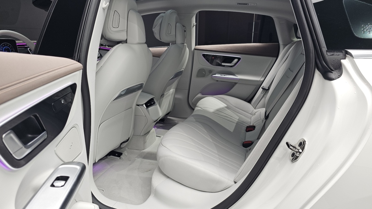 Mercedes-Benz EQE, 2025 — фото 11 из 12