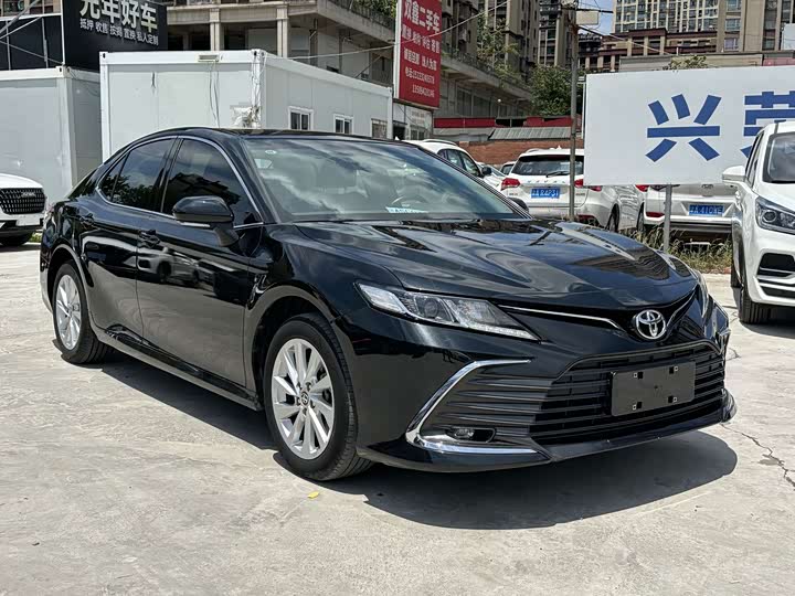 Toyota Camry, 2023 — фото 2 из 9