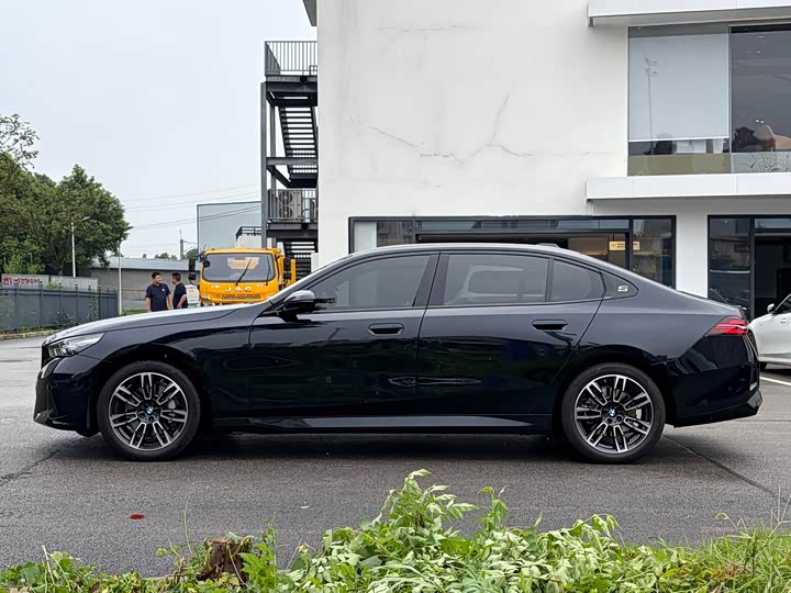 BMW 5 Series, 2026 — фото 4 из 9