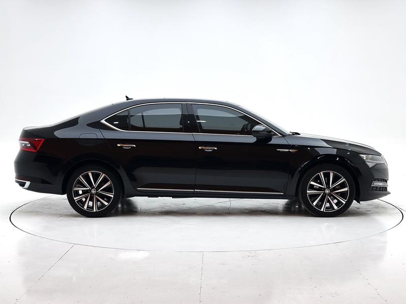 Skoda Superb, 2023 — фото 8 из 12