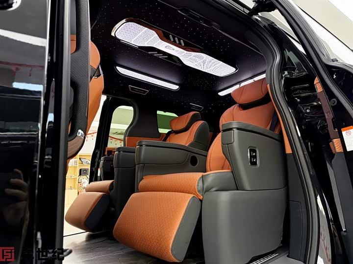 Toyota Granvia, 2025 — фото 6 из 12