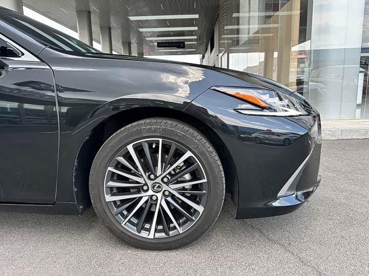 Lexus ES, 2023 — фото 4 из 9
