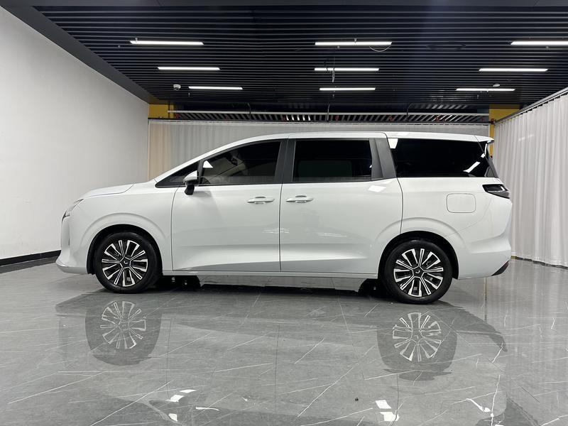 Wuling Starlight 730 Hybrid/EV, 2025 — фото 4 из 12
