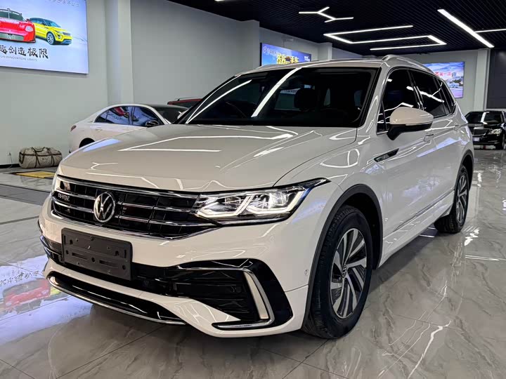 Volkswagen Tiguan L Hybrid, 2021 — купить в Казани под ключ