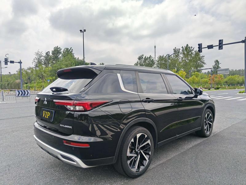 Mitsubishi Outlander, 2023 — фото 6 из 12