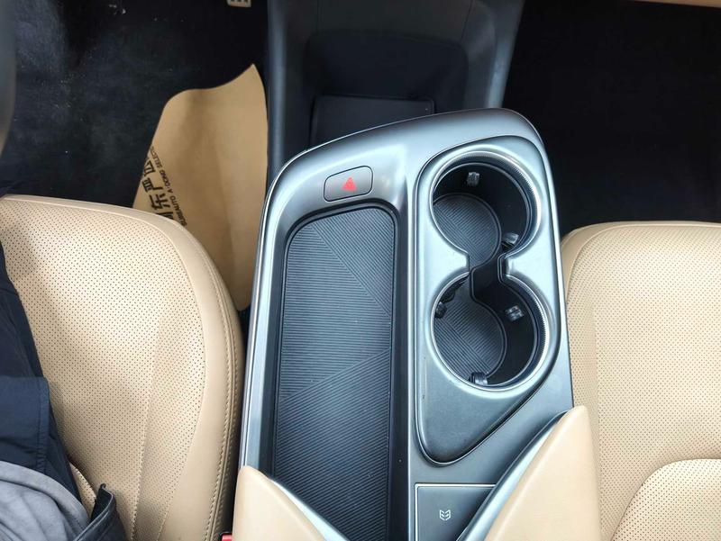 BAIC Arcfox Alpha T5, 2024 — фото 10 из 12