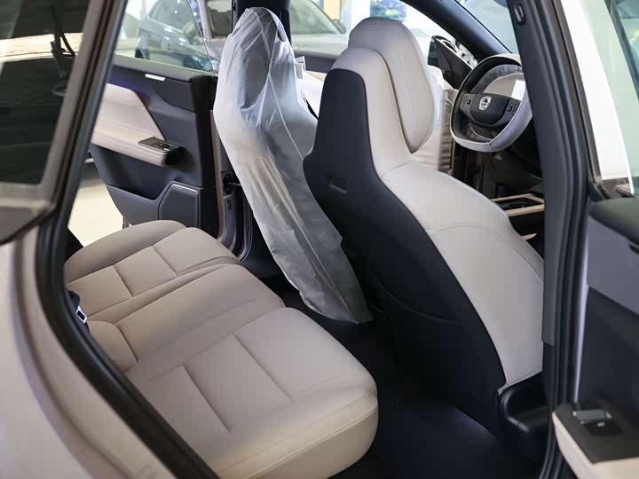 Volvo XC70 Hybrid, 2026 — фото 6 из 9