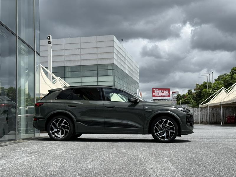 Audi Q6L e-tron, 2025 — фото 5 из 12