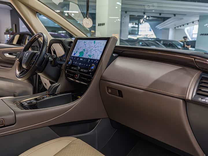 Toyota Vellfire, 2024 — фото 6 из 9