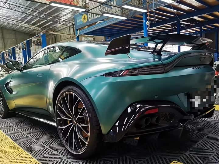 Aston Martin V8 Vantage, 2022 — фото 4 из 9